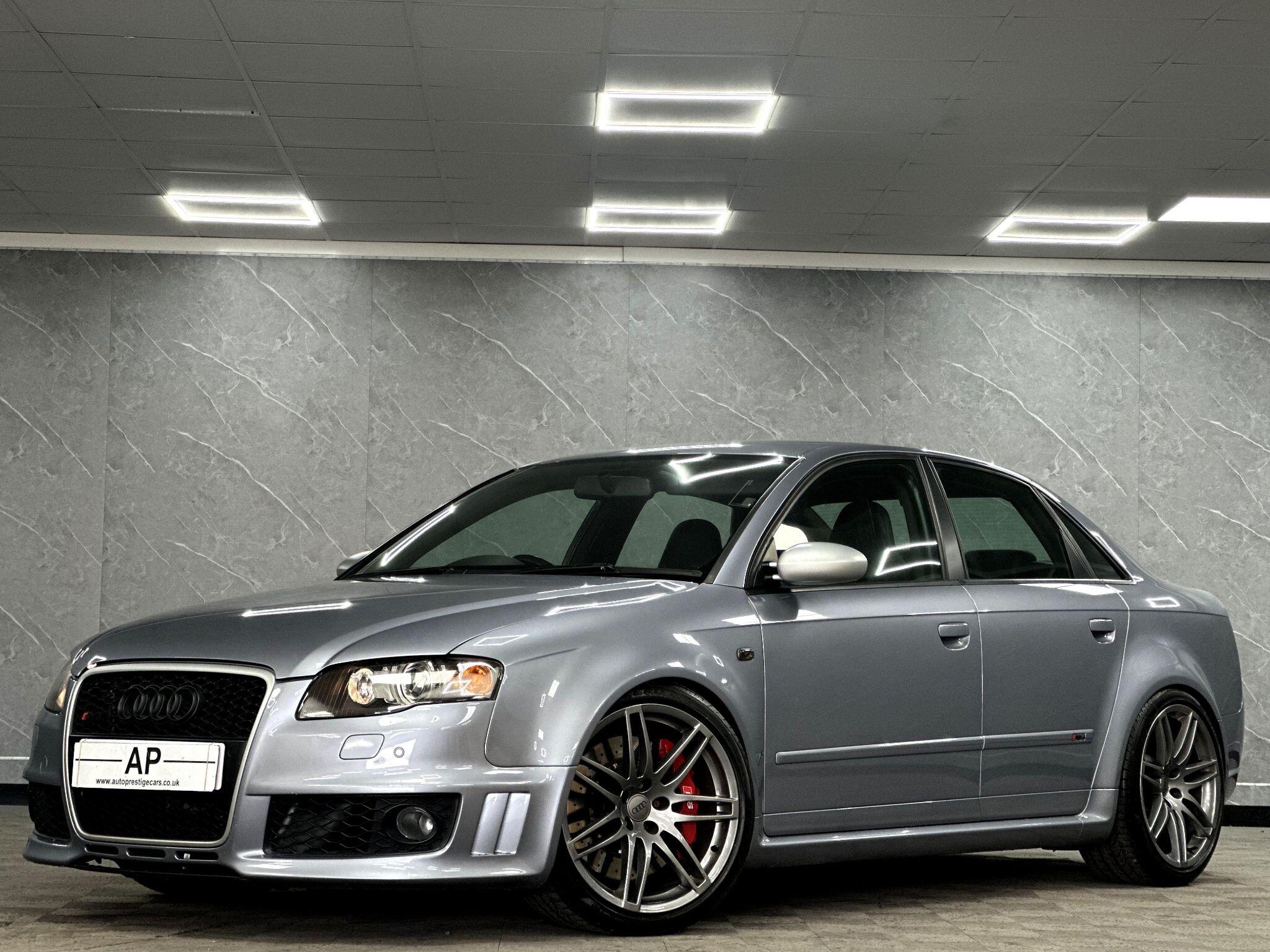 Audi RS4 secondary view